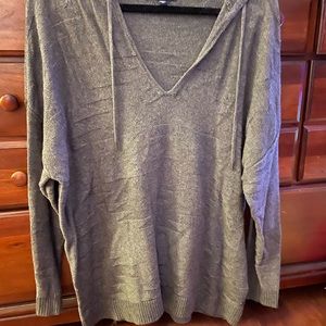 AE hooded sweater w/ detail